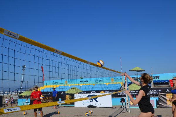 2022 Voleybol Dünyası Plaj Şampiyonası, Ayvalık'ta başladı