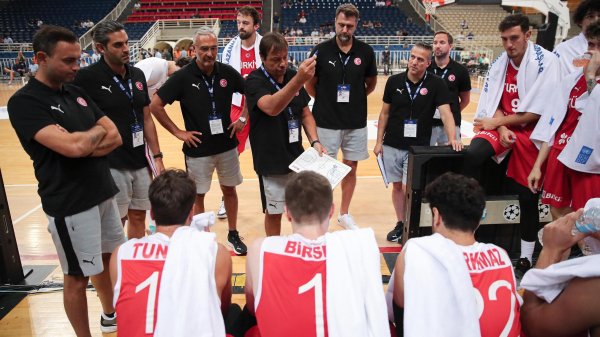 A Milli Erkek Basketbol Takımı, Polonya'ya mağlup oldu