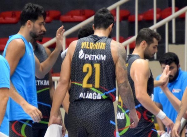 Aliağa Petkimspor, kupayla başladı