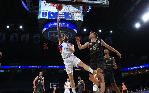 Anadolu Efes - Aliağa Petkimspor maç sonucu: 97-83