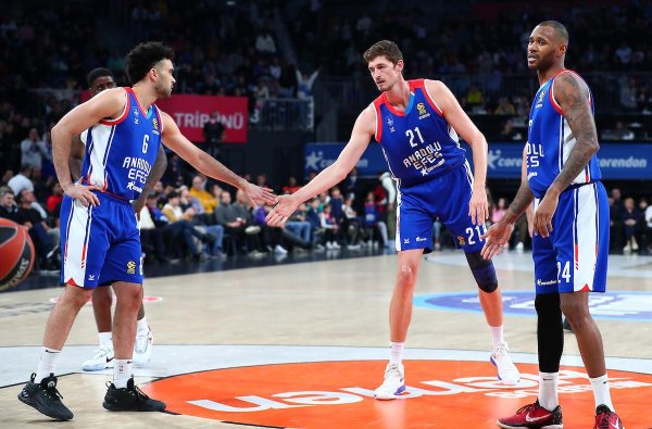 Anadolu Efes'in 2022'deki son rakibi Maccabi!