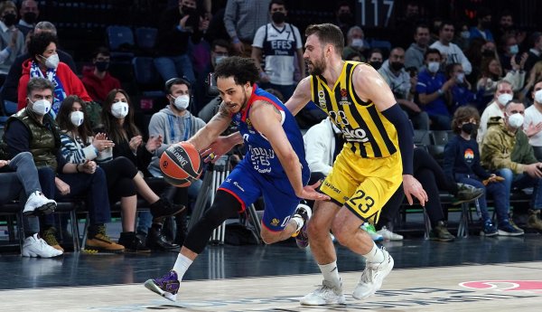 Anadolu Efes'ten Fenerbahçe Beko maçında seyirci rekoru