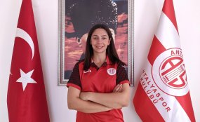 Antalyaspor, kaptan Buse Odabaşı'nı bırakmadı