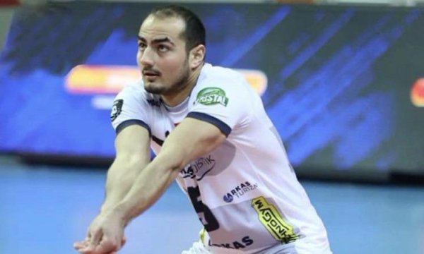 Arkas Spor'da Burak Çevik ayrıldı