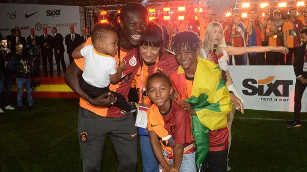 Bafetimbi Gomis: Galatasaray'da bunları yaşamak benim için bir onurdu