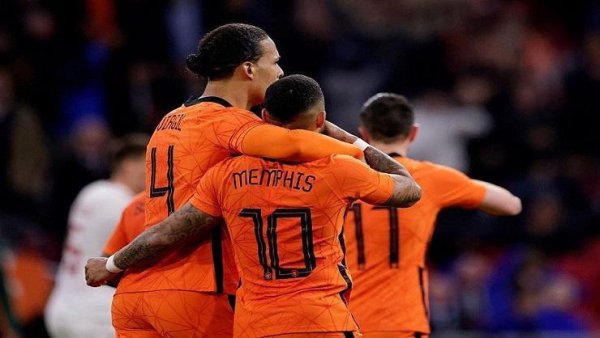 Barcelona, Depay ile yol ayrımında