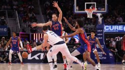 Detroit Pistons evinde Dallas Mavericks'i mağlup etti