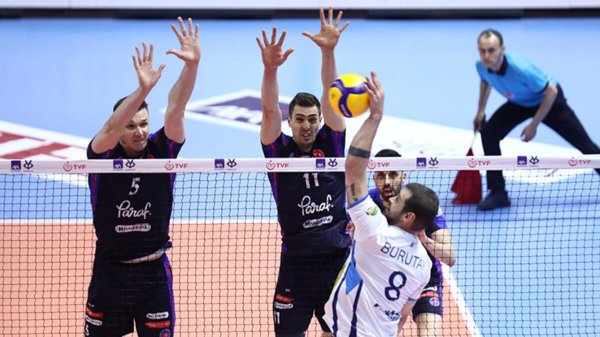 Erkekler AXA Sigorta Kupa Voley’de ilk finalist Halkbank