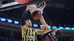 Fenerbahçe'de Jan Vesely ve Pierria Henry, Baskonia kadrosunda