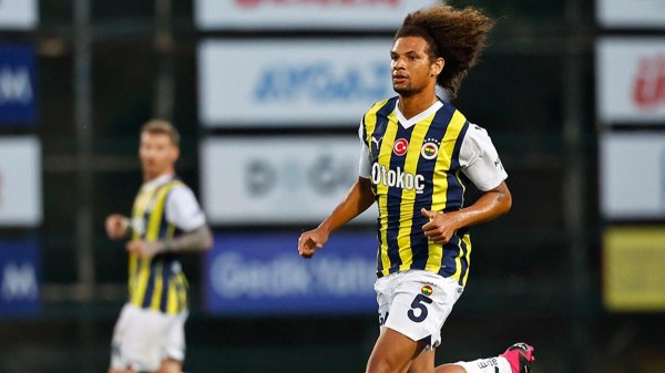 Fenerbahçe'de Willian Arao, kendine kulüp arıyor
