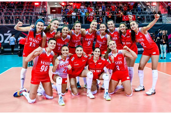 Filenin Sultanları FIVB Dünya Şampiyonası Son 16 Turu'na galibiyet ile başladı