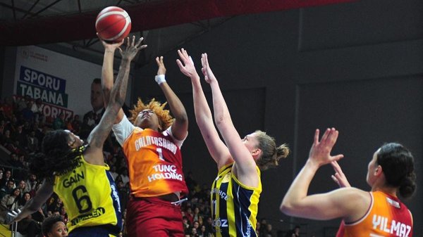 Galatasaray Çağdaş Faktoring - Fenerbahçe Alagöz Holding maç sonucu: 83-103 | Kadın basketbolda derbi Fenerbahçe'nin