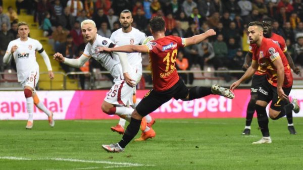 Galatasaray, ikinci çeyreklerde 3 gol yedi!