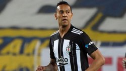 Josef de Souza, depremzede Arda Can ve Cenk ile bir araya geldi