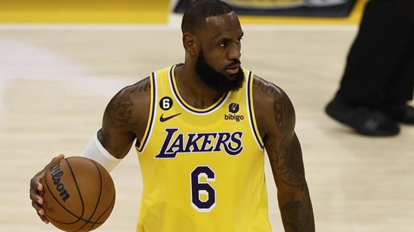 LeBron James'in forması satıldı! Dudak uçuklatan rakam