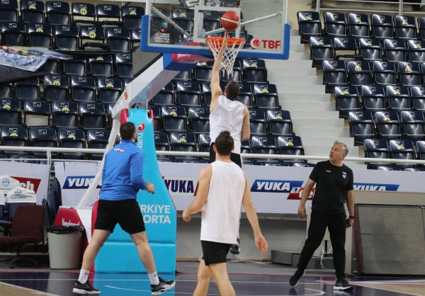 Merkezefendi Belediyesi Basket, Anadolu Efes'i de gözüne kestirdi