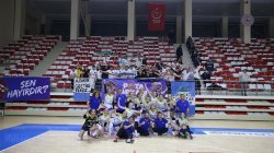 Merkezefendi voleybolda yarı finalde