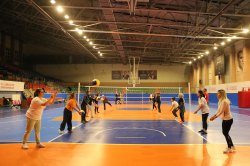 Nevşehir'de voleybol ile tanışan 48 kadın, antrenman yaptı