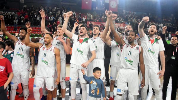 Pınar Karşıyaka'da sıra Anadolu Efes'te