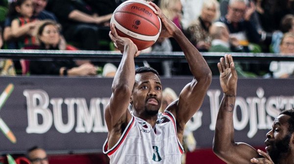 Pınar Karşıyakalı Errick McCollum zirvede