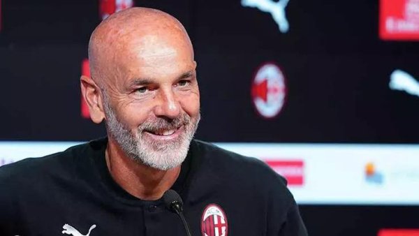 Serie A'da ayın menajeri Stefano Pioli!