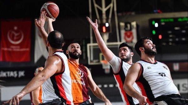 Tekerlekli sandalye basketbolda Galatasaray - Beşiktaş derbisi