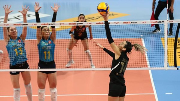 VakıfBank, PTT'ye set vermedi