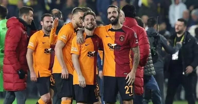 Galatasaraydan iki yıldız için yoğun pres Biri bitiyor, diğerinde ısrar sürüyor...